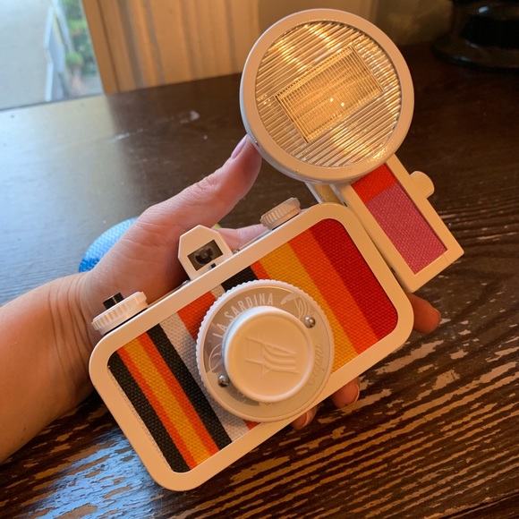 Barely used lomography film camera - Picture 8 of 8